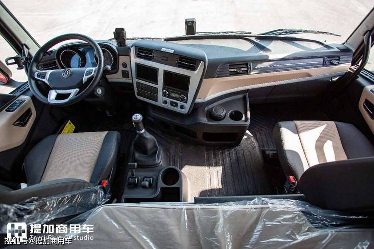 东风小卡货车驾驶舱布局:人性化设计提升驾驶舒适度(图1) 东风大货车驾驶室_东风货车驾驶室内部图解_东风小卡货车的驾驶室设计有哪些人性化特点?